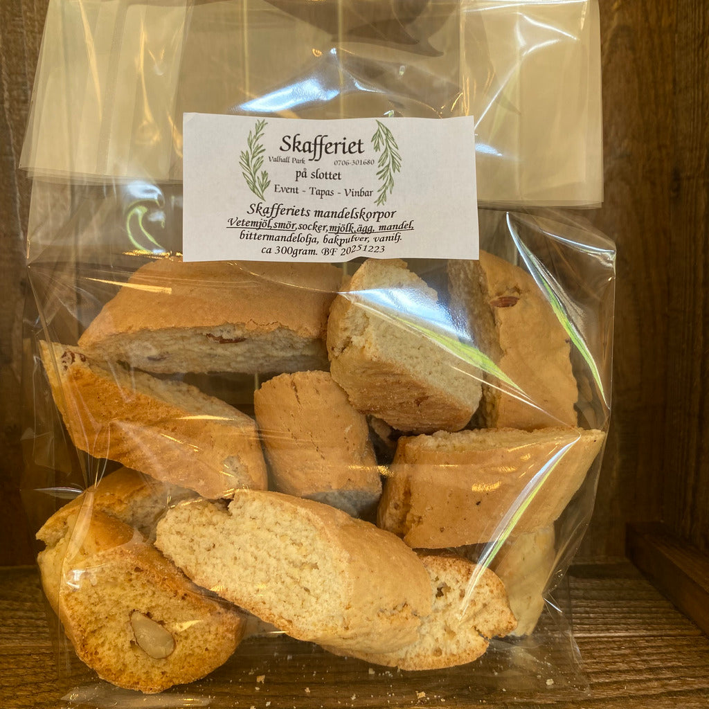 Skafrieets Almond Crusted Bread