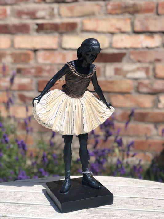 Staty ballerina nigande